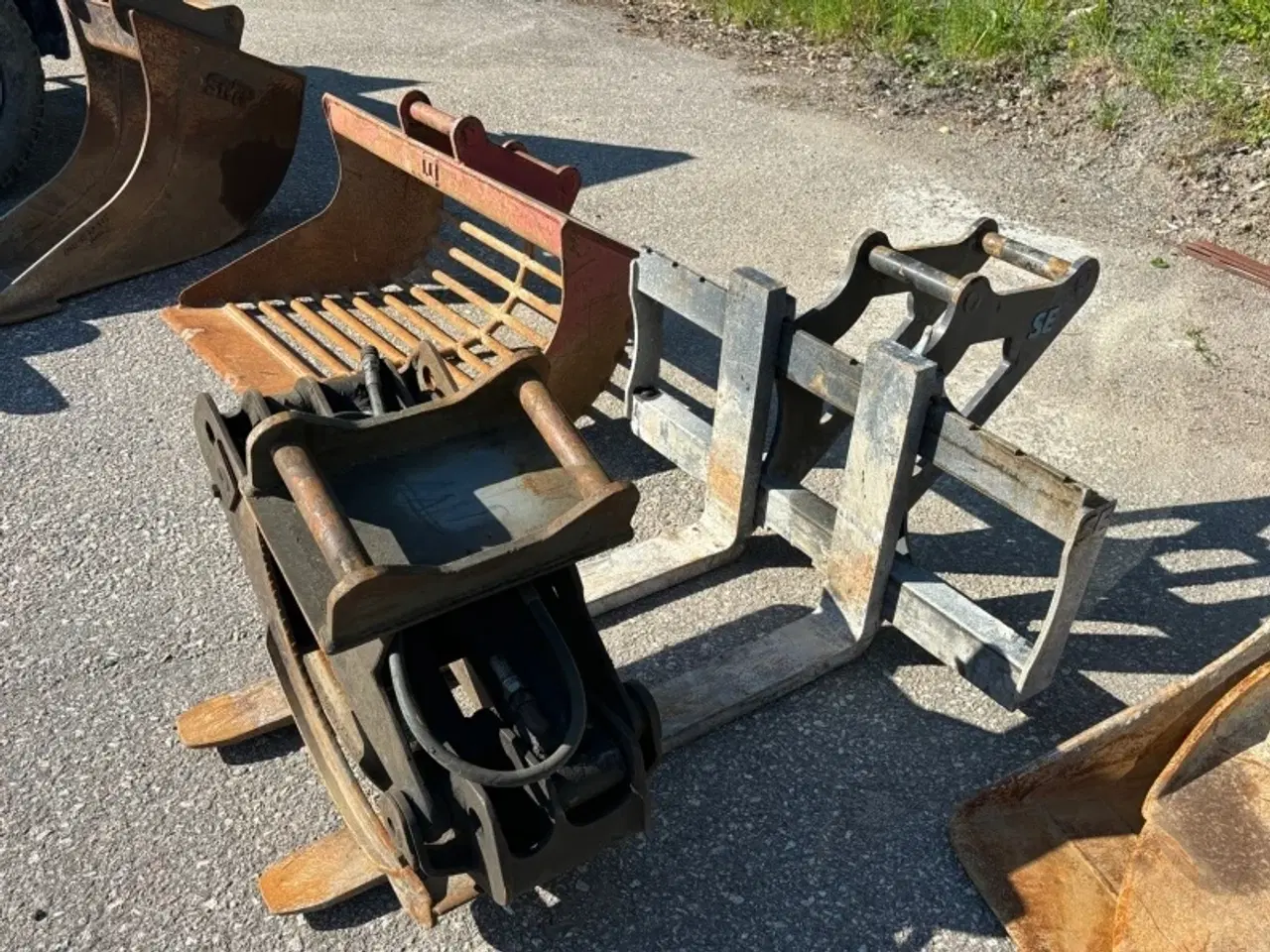 Billede 6 - Takeuchi TB240 gravemaskine med 8 redskaber