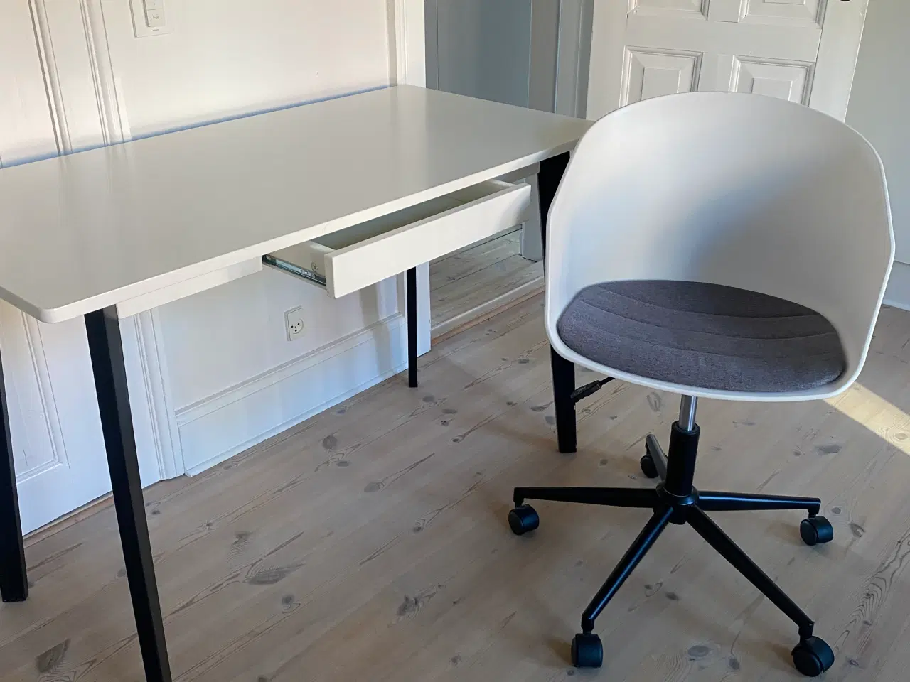 Billede 3 - Skrivebord + stol