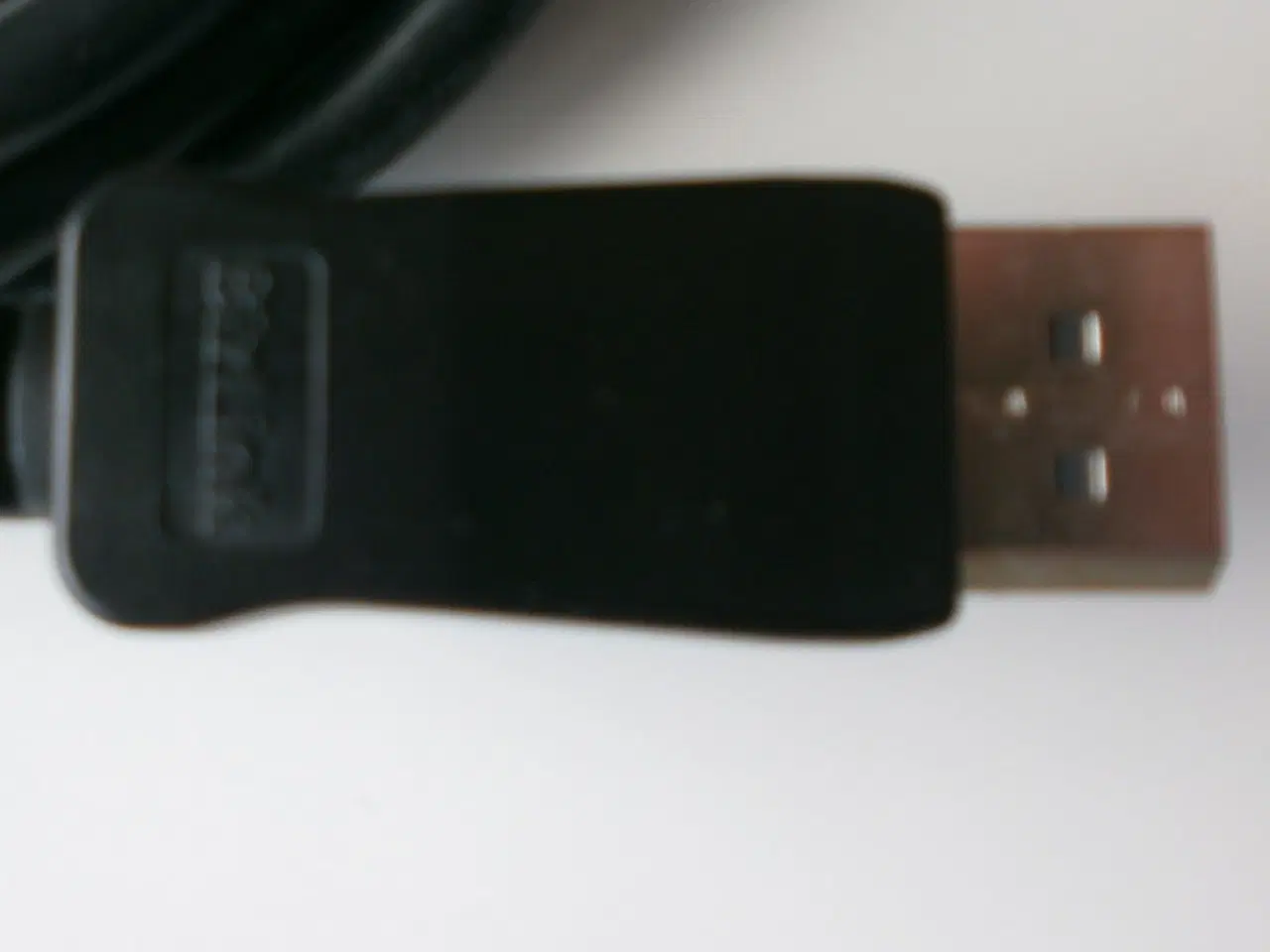 Billede 2 -  KABEL Mellem PC og MONITOR