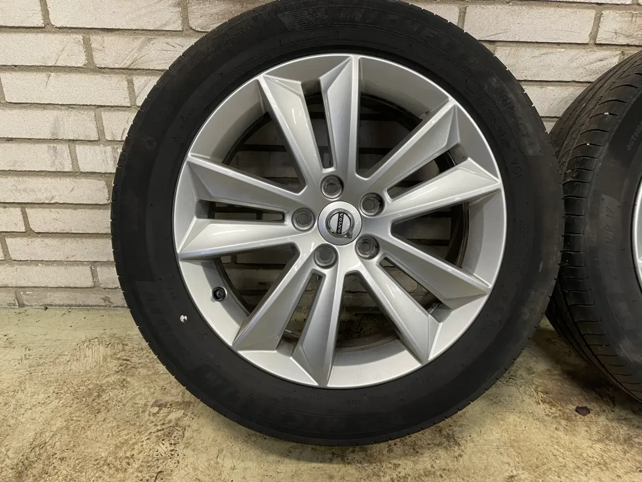 Billede 3 - 17 Volvo V60 225/50r17 Ref.142 sommer