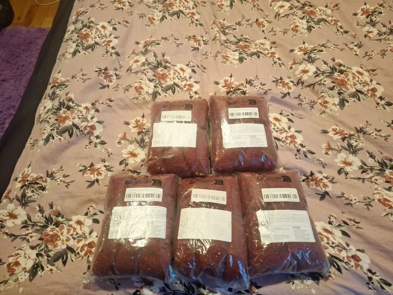 Billede 6 - Garn  røde  med sølvtråde blødt 