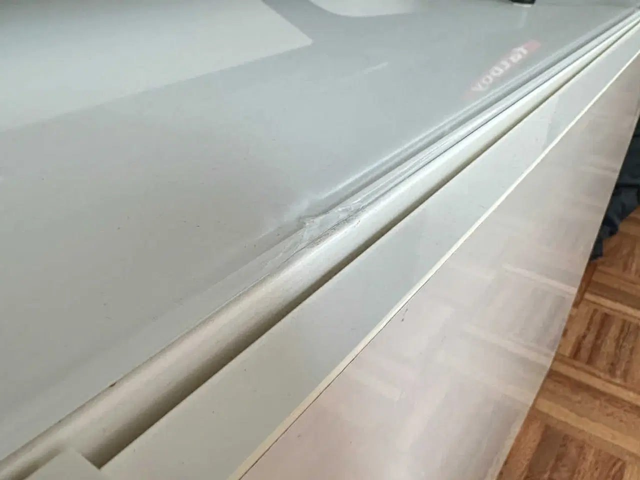 Billede 2 - BESTÅ-skænk fra IKEA med glasplade