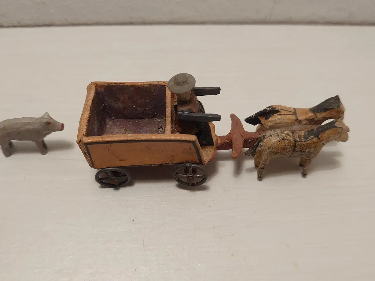 Billede 3 - Erzgebirge: Hestevogn med kusk og gris.Ca 1920