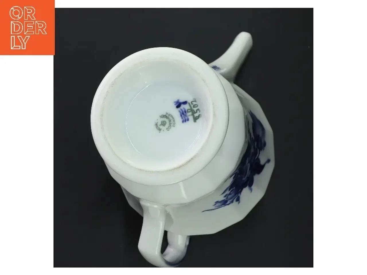 Billede 4 - Porcelæns kaffekande med blå blomst fra Royal Copenhagen (str. 24 cm)