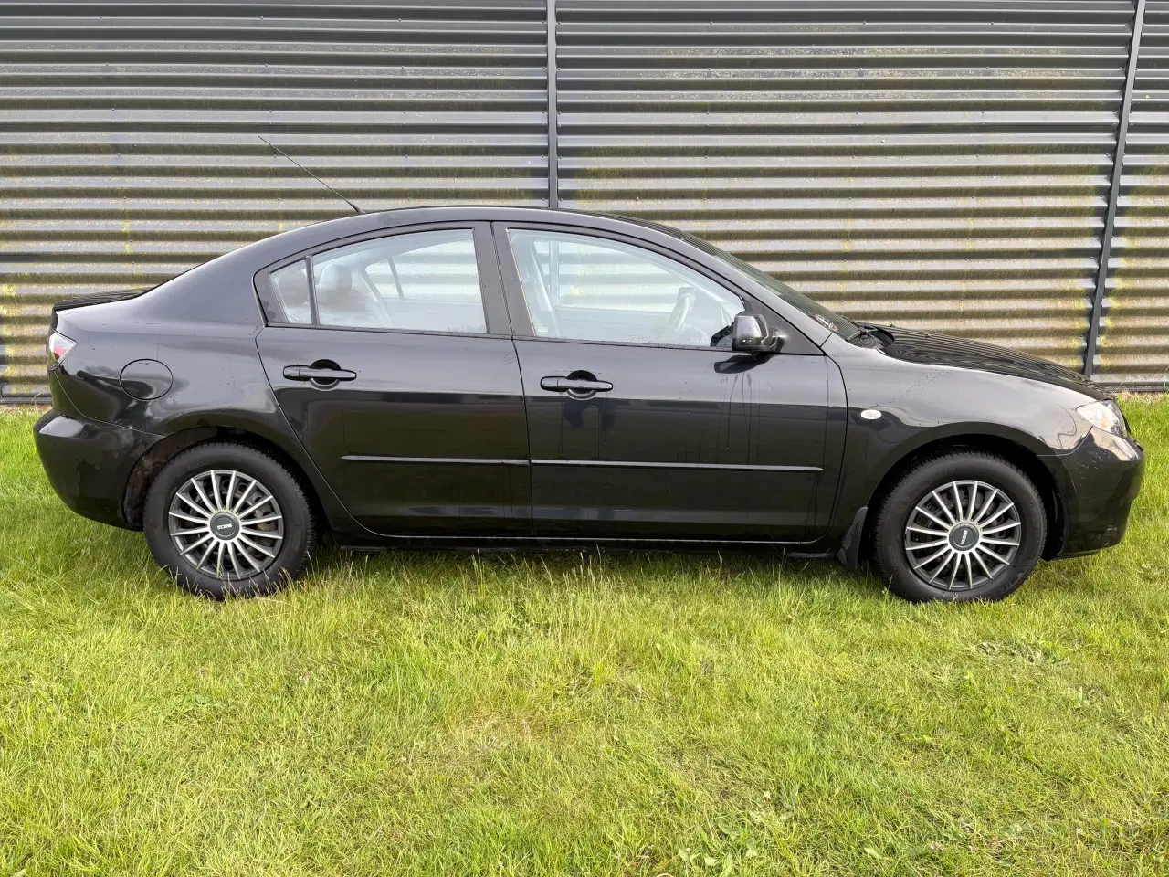 Billede 2 - Mazda 3 1,6 Sedan 105 HK - Kun kørt 128.000 km...