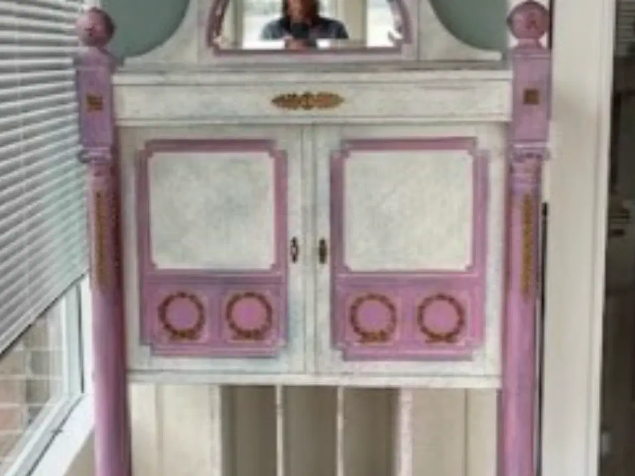 Billede 1 - Sælger dette skønne, gamle opbevaringsskab med spe