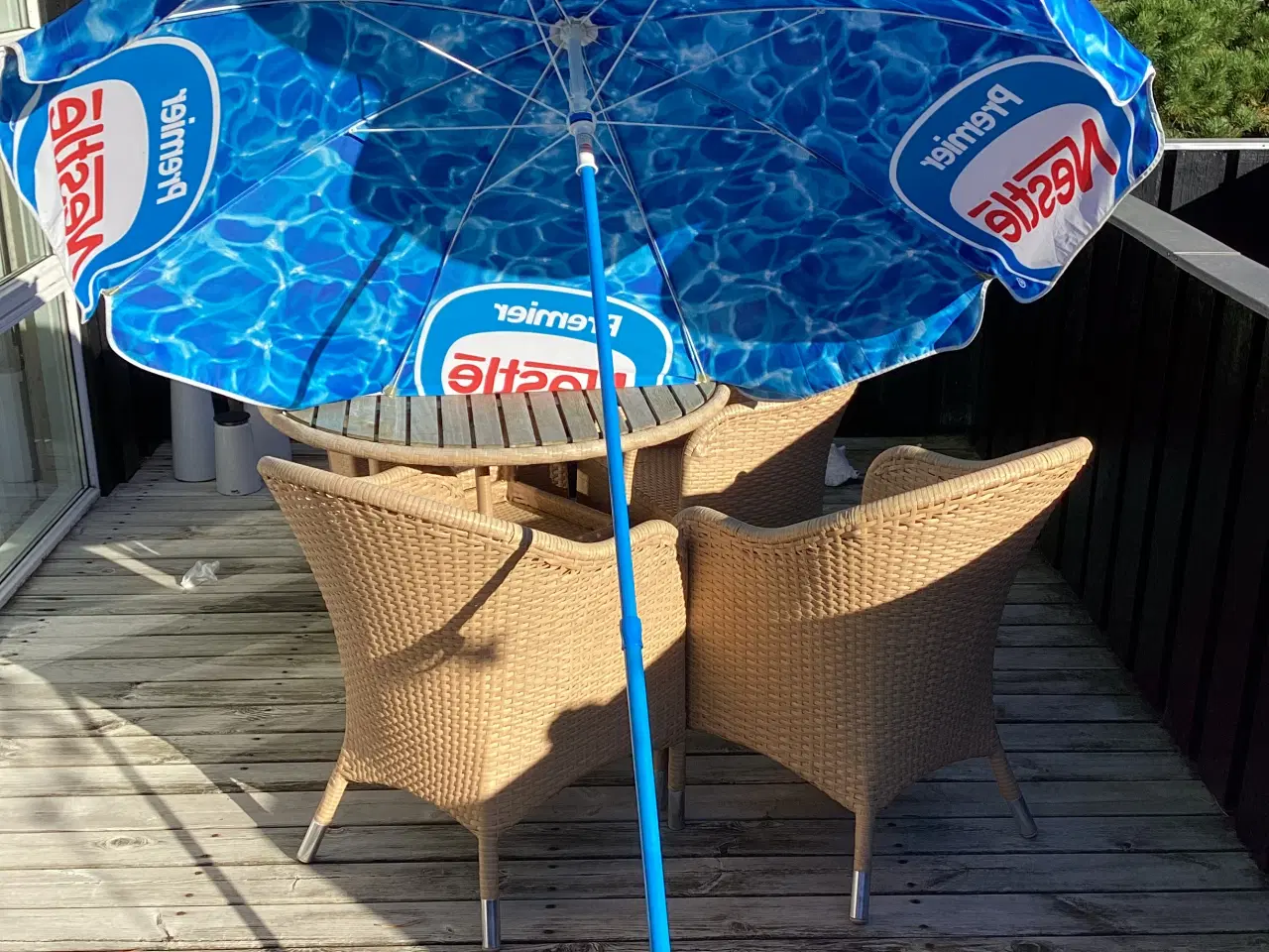 Billede 1 - NESTLE parasol. Diameter: 2 m