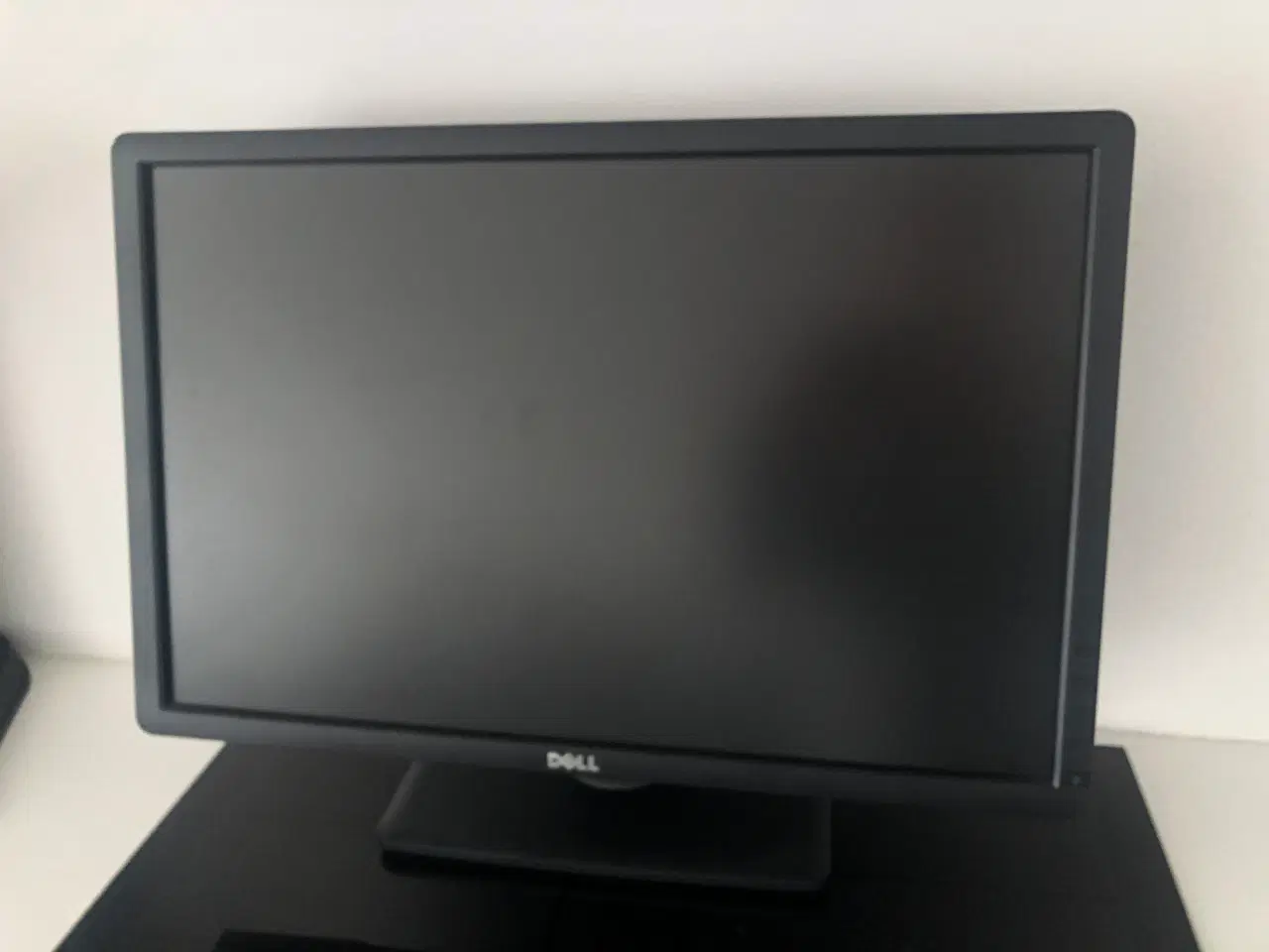 Billede 1 - Dell PC 24" skærm på fod.