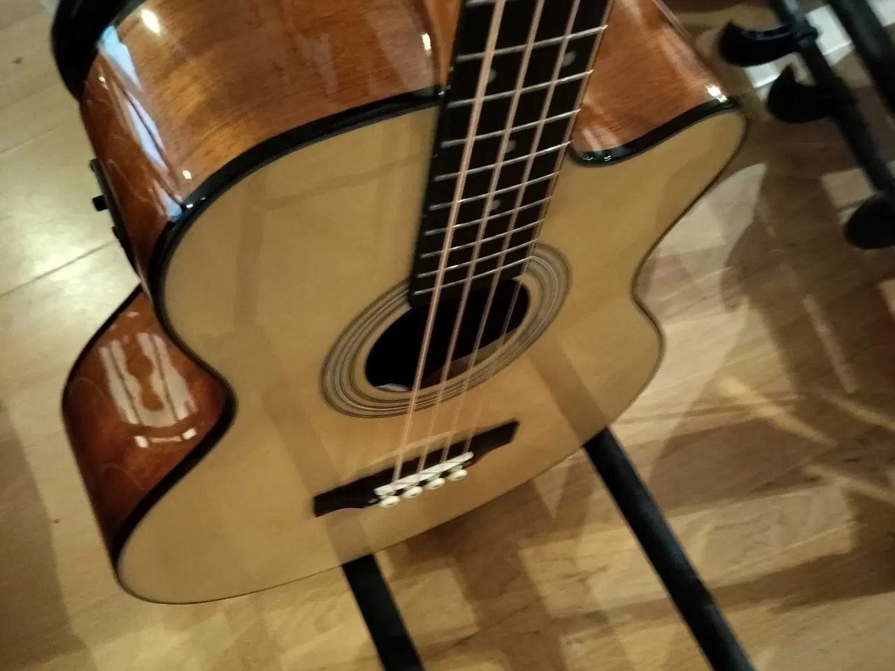 Billede 4 - Akustisk Bas med pickup og taske