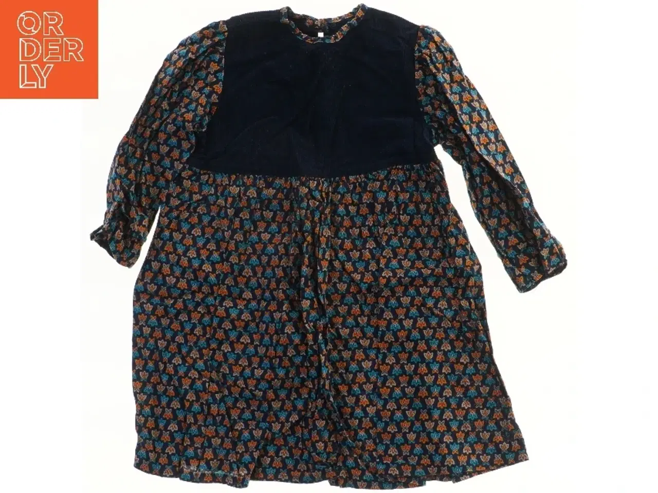 Billede 1 - Langærmet kjole med mønster (str. 110)