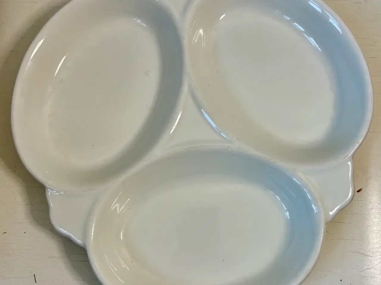 Billede 1 - Royal Copenhagen, hvidt cabaretfad - nr 2