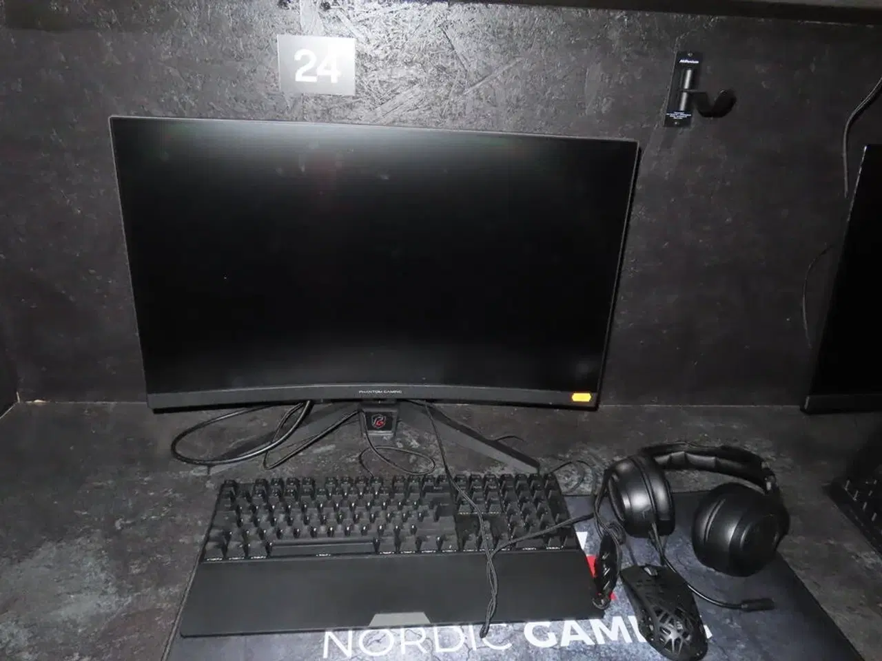 Billede 1 - 27" curved gaming monitor, ASROCK PHANTOM GAMING pg27f15rs1a