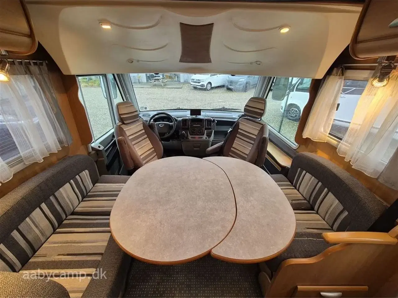 Billede 8 - 2009 - Bavaria   solceller. batteri. markise. Alde centralvarme. Anhængertræk. A/C. Queensbed. Partikelfilter. hydrauliske støtteben.   SÆLGES KUN TIL CVR !!!