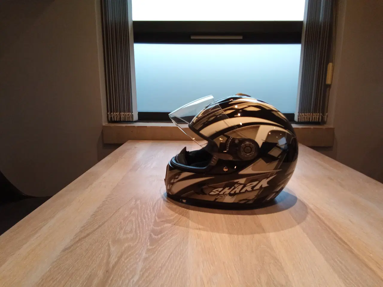 Billede 2 - Shark styrthjelm