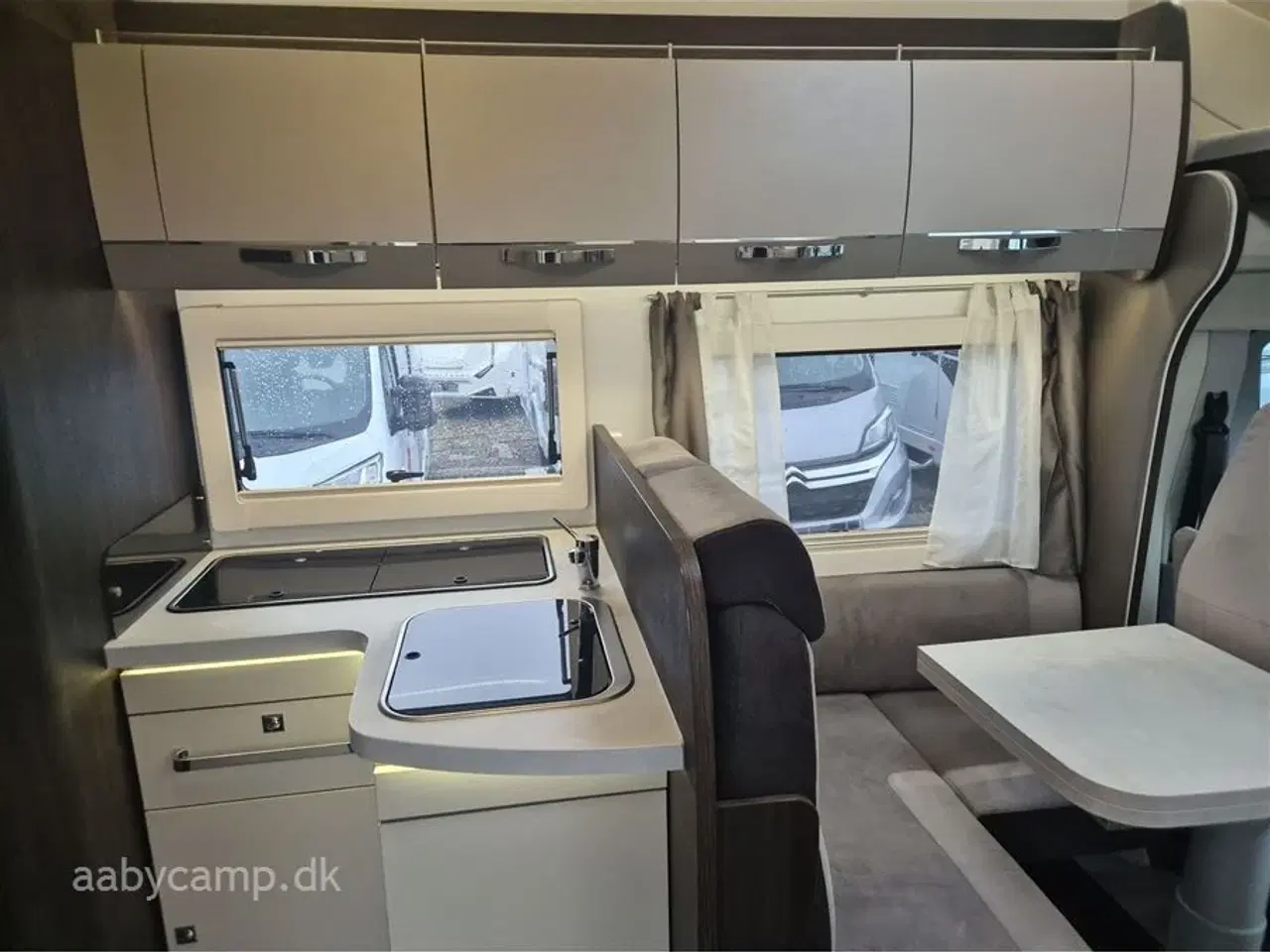 Billede 10 - 2020 - Benimar Sport 363   NK Pakke. Automatgear. solceller. markise. Batteri. Plisse i for og sideruder. Bemærk at den har 5 selepladser.
