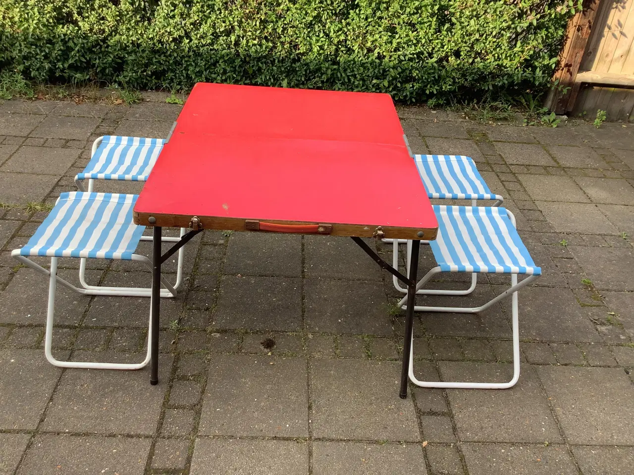 Billede 2 - Camping bord med 4 klapstole