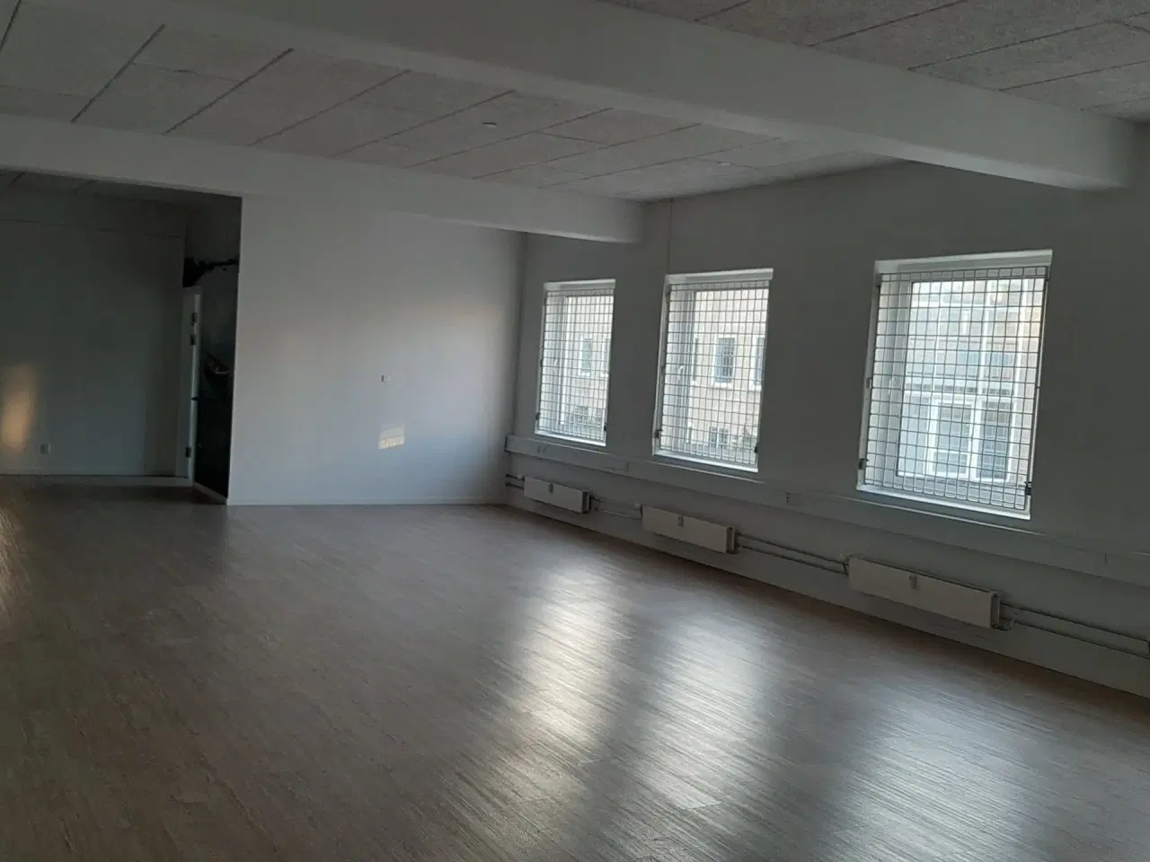 Billede 8 - Lager. Værksted, Butik, Showroom, Undervisning- med port