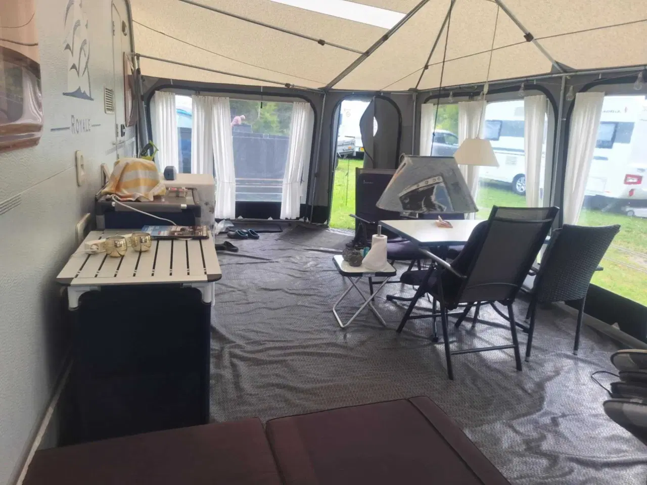 Billede 3 - Flot stor campingvogn med næsten nyt fortelt.