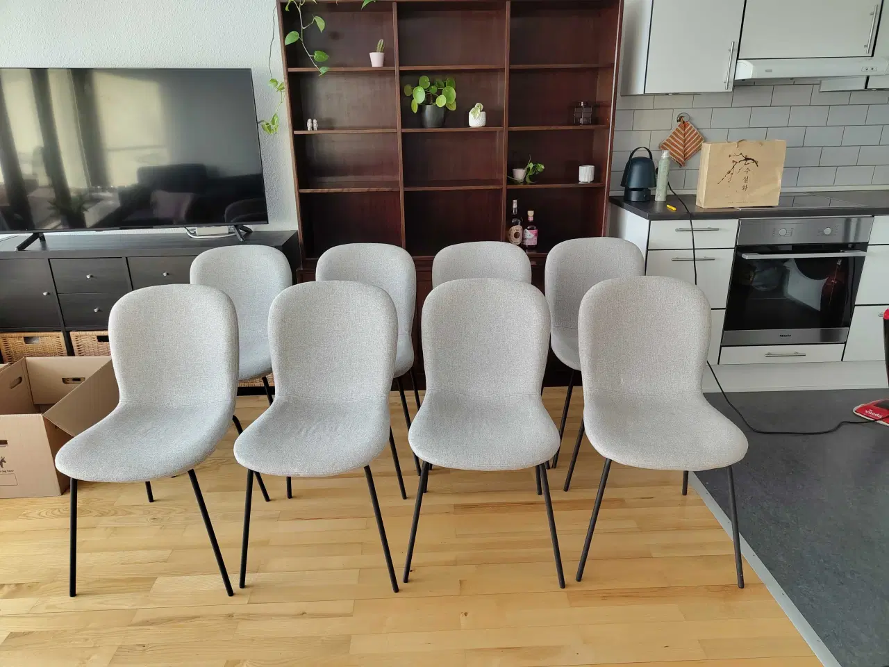 Billede 1 - 8 spisebordsstole i lysegrå