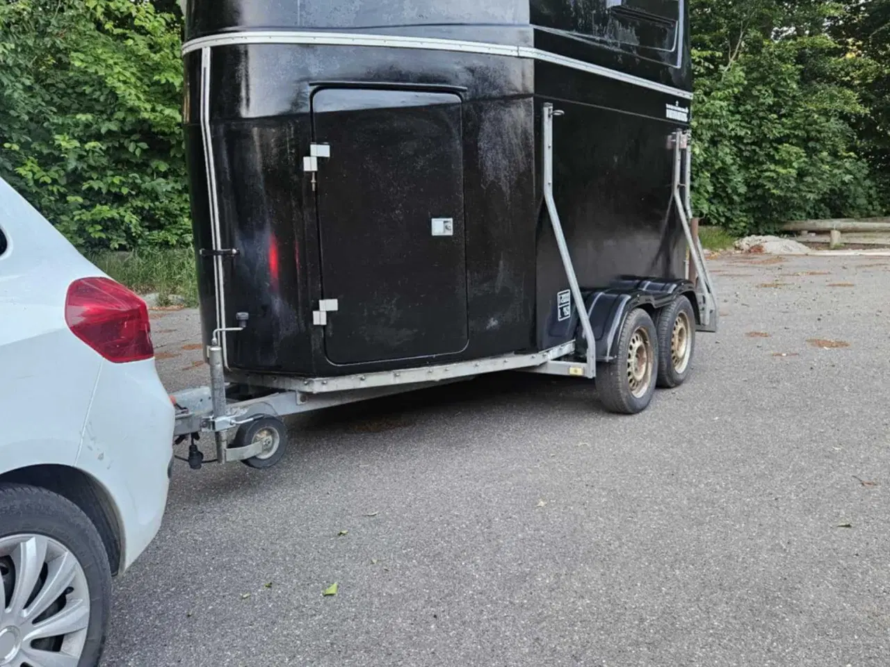 Billede 4 - Nysynet glasfiber hestetrailer med sadelrum
