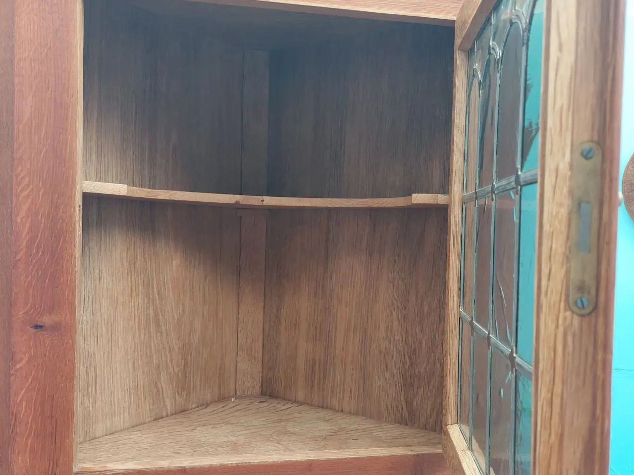 Billede 10 - hjørne/bar/vitrine skabet med dør