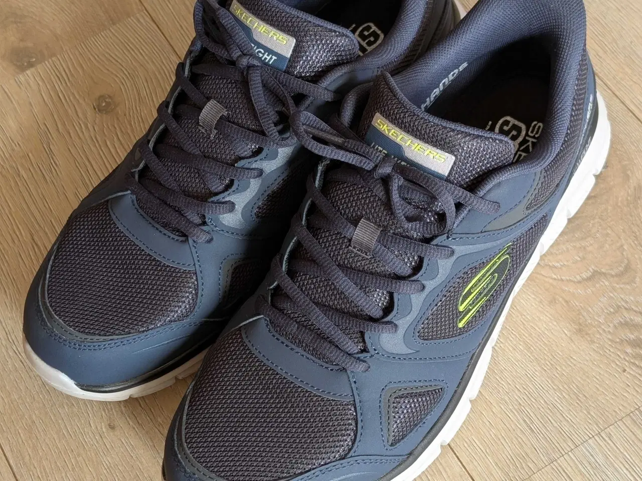 Billede 1 - SKECHERS SLIP - INS sko. Lite - Weicht.