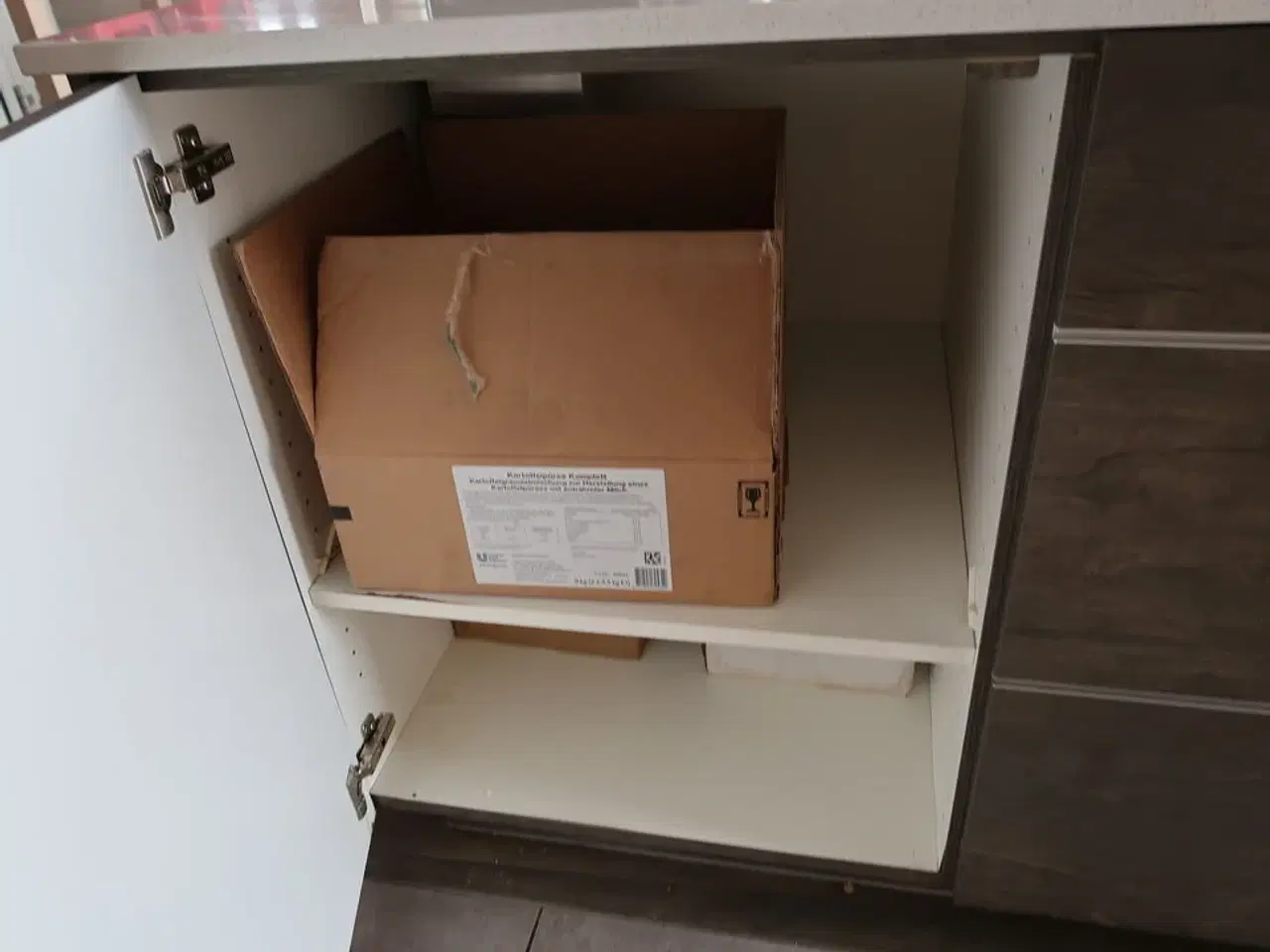 Billede 3 - Disk med indhold (sodavandsdispenser medfølger ikke)