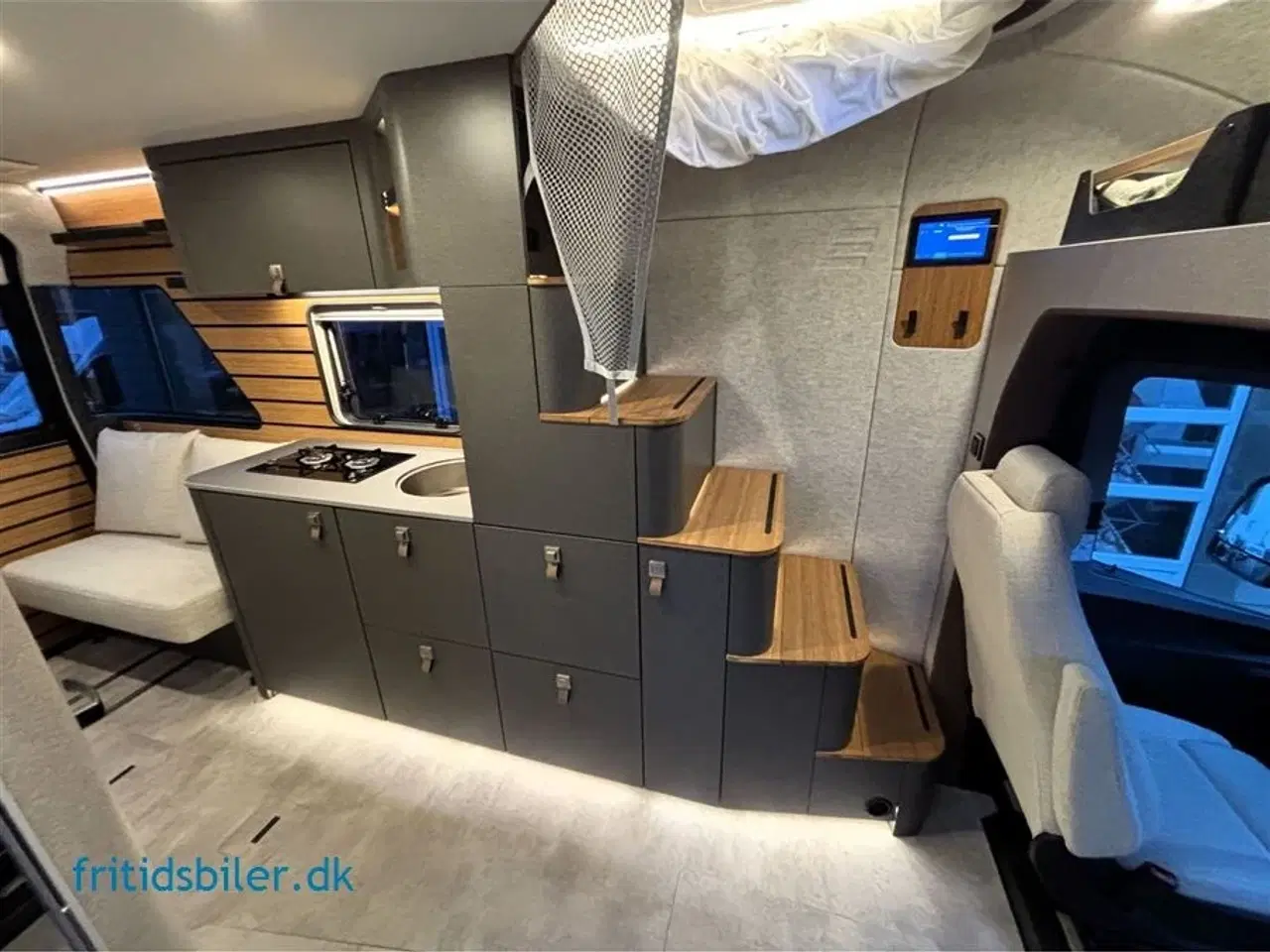 Billede 12 - 2024 - Hymer Venture S 190hk   HYMER Venture S definerer en helt ny køretøjskategori – en innovativ autocamper, der opfylder de højeste krav til design og funktion