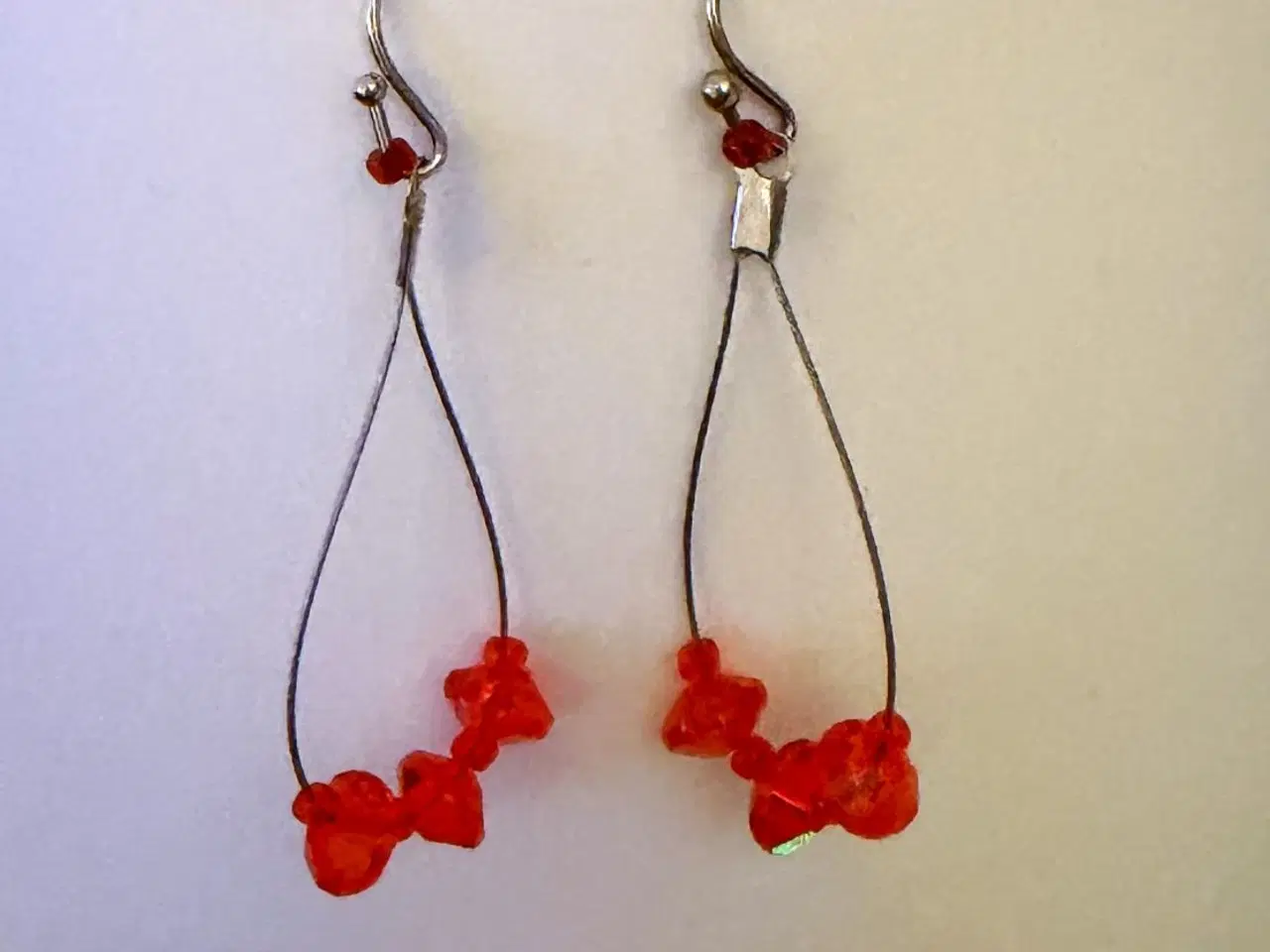 Billede 1 - Øreringe - perler på dråbeformet wire / tigertail