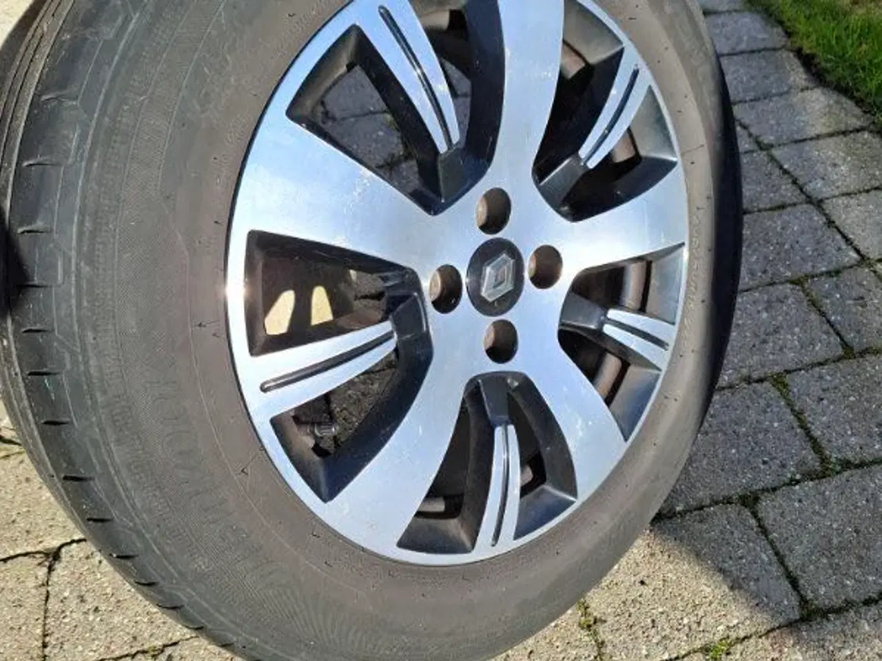 Billede 1 - Sommerdæk på alufælge.