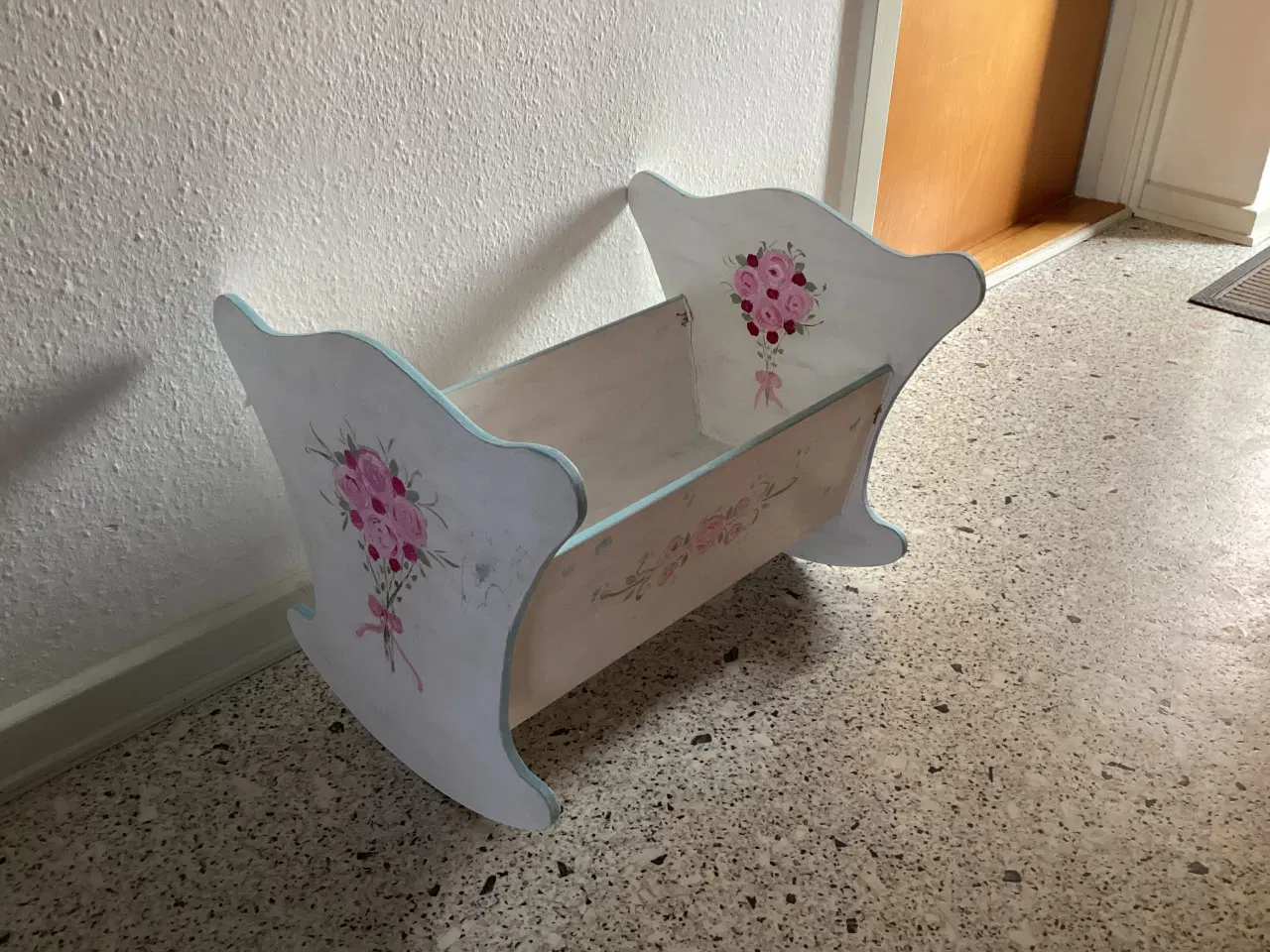 Billede 1 - Dukkevugge