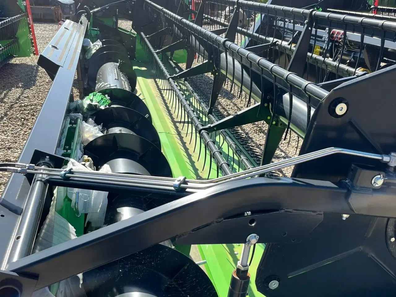Billede 14 - Deutz-Fahr C 7206 With 24feed - 7.2m header. New and unused Combine together with 7.2m header