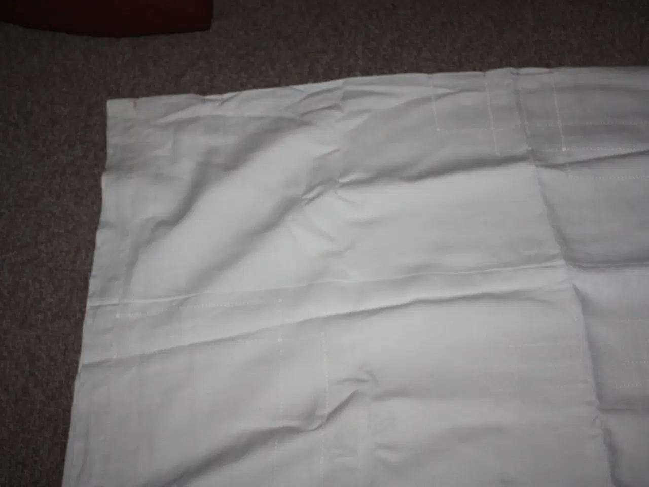 Billede 4 - Broderet hør duge med hulmønster 216 cm x 133 cm