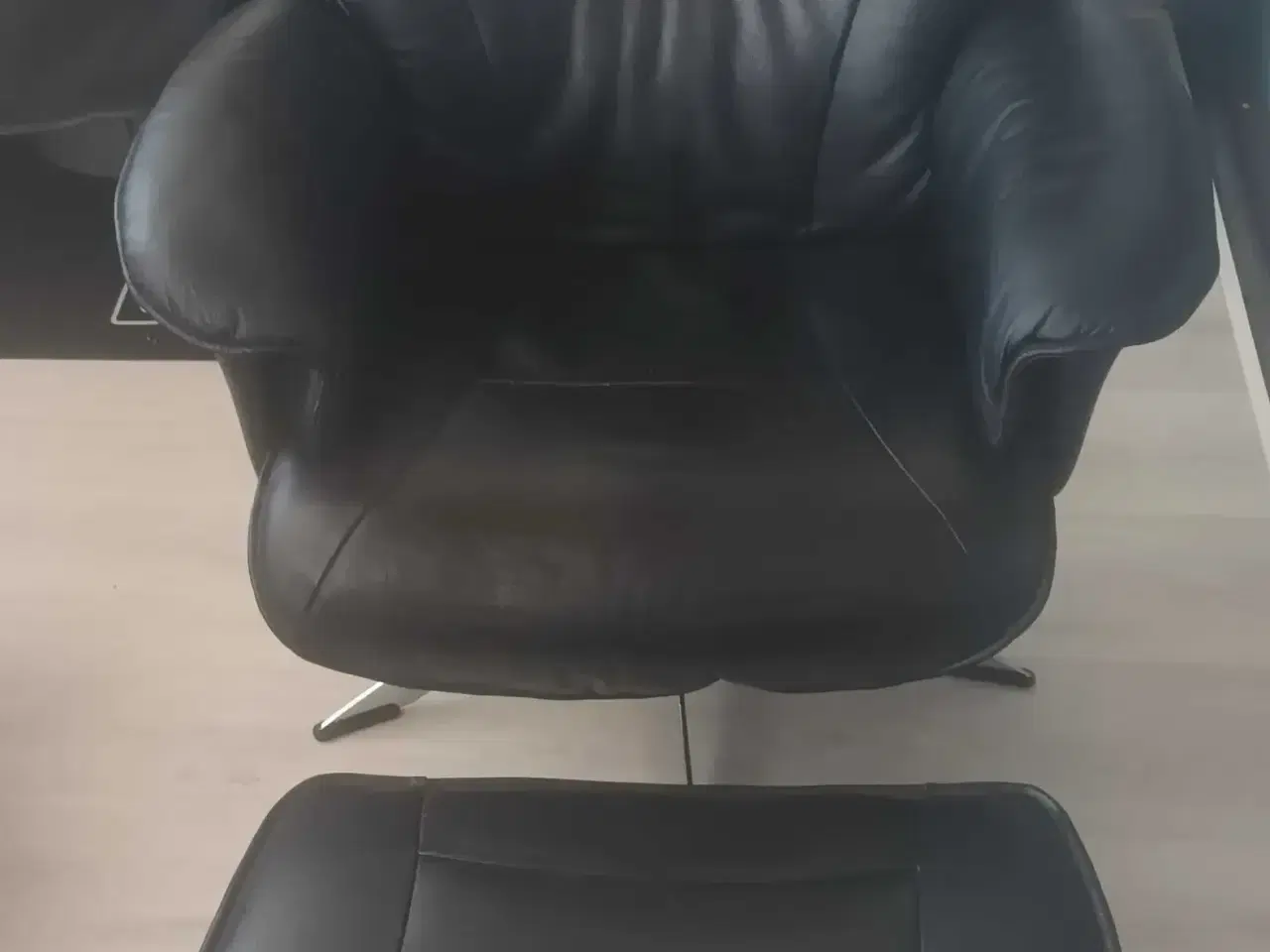 Billede 1 - Flot lænestol i læder plus skammel