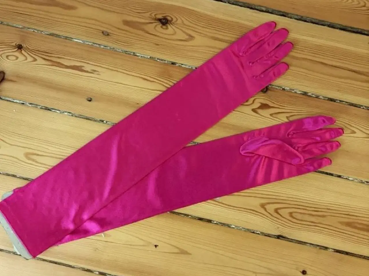 Billede 1 - Helt nye, lange handsker - elegant til fest