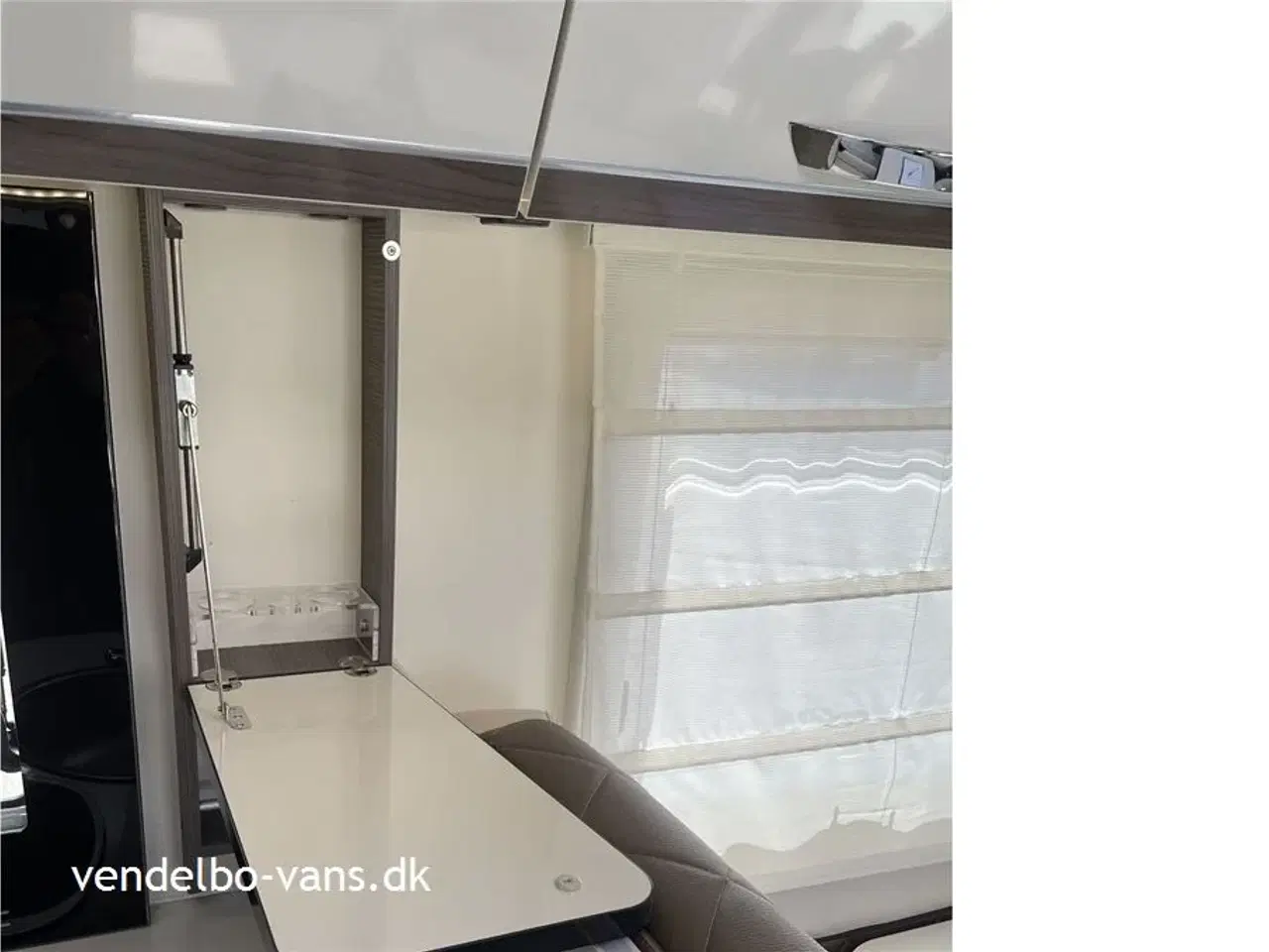 Billede 9 - 2022 - McLouis Mc4 873 G Matic   Enkeltsenge og stor garage - 9 trins automatgear - Anhængertræk