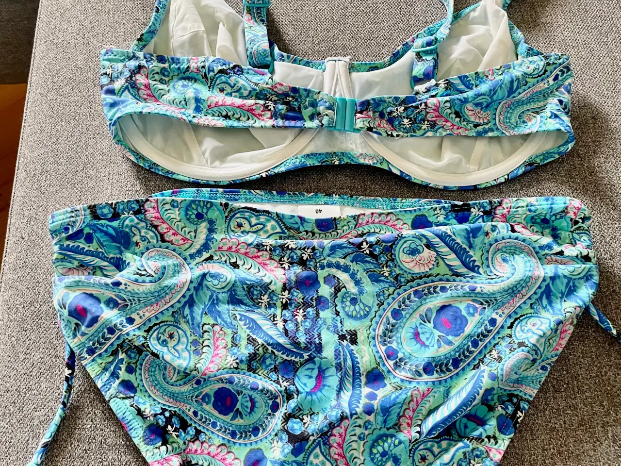 Billede 4 - NEDSAT Flot Saltabad bikini, flerfarvet