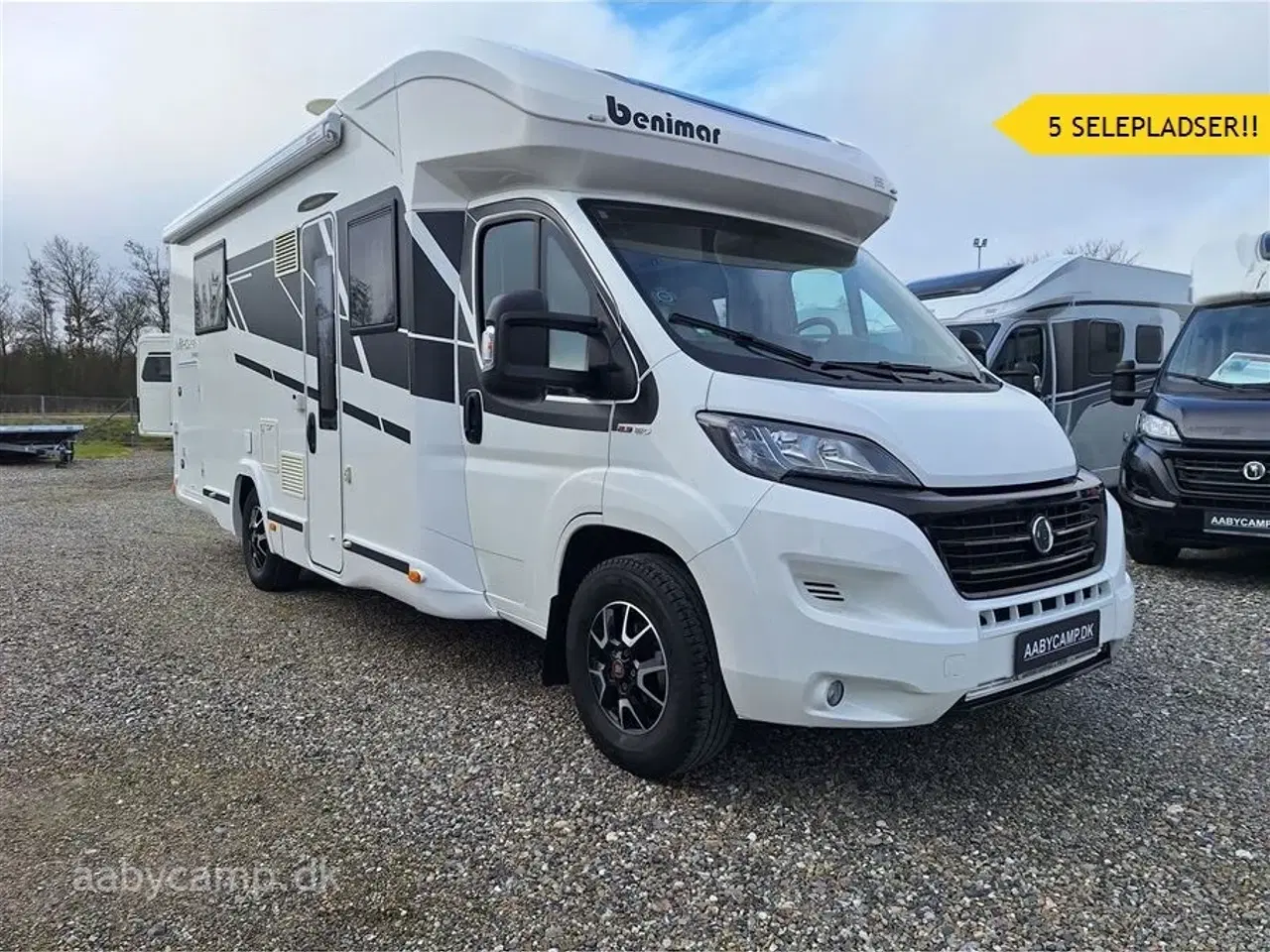 Billede 1 - 2020 - Benimar Mileo 296   QUEENSBED.SOLCELLER.INVERTER.A/C.STØTTEBEN.UDV. GASUDTAG.TV SAMT SOUNDBAR. UNDERVOGNSBEHANDLET. 5 SELEPLADSER