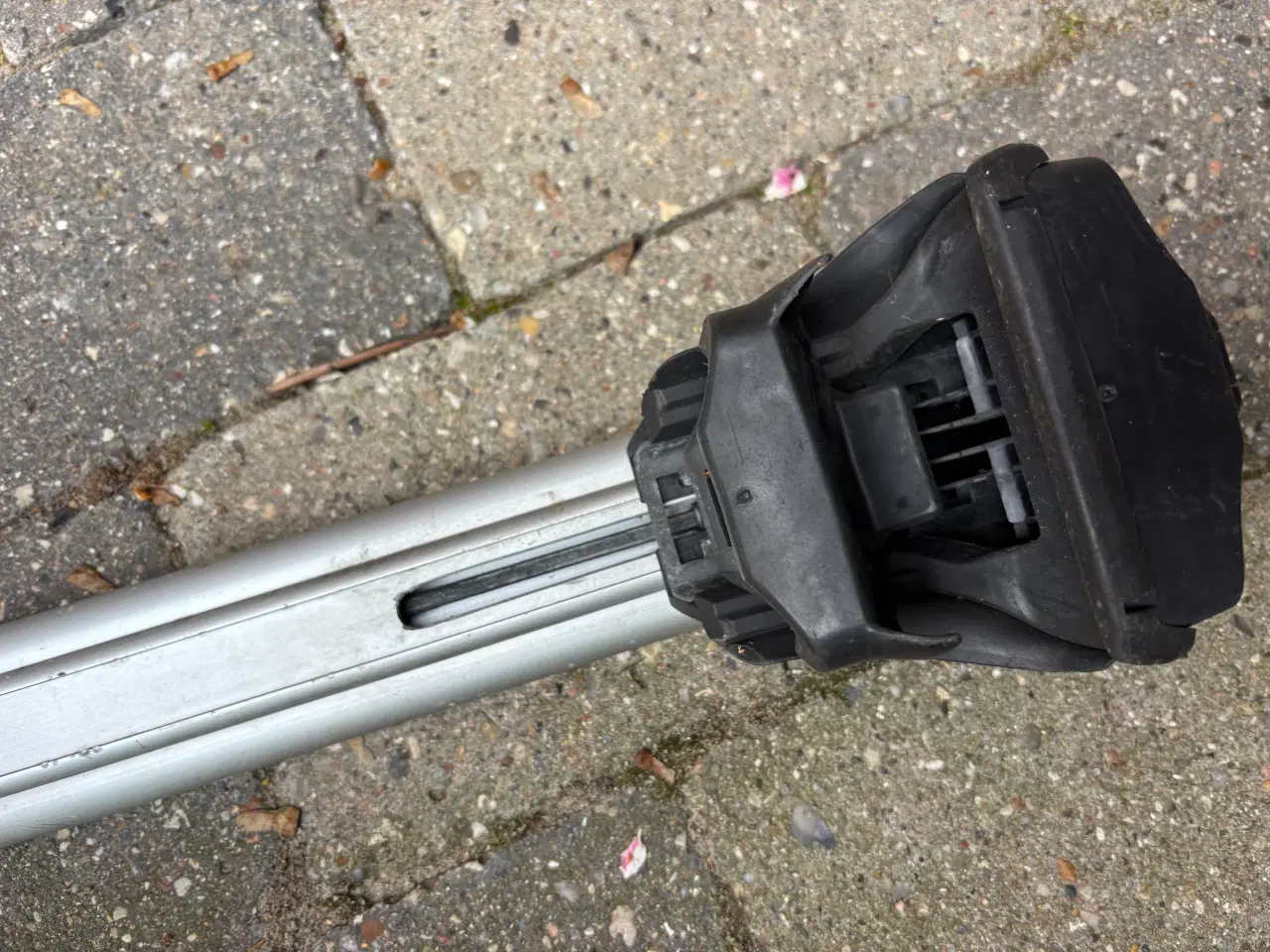 Billede 4 - Tagbøjler, THULE til biler med rails
