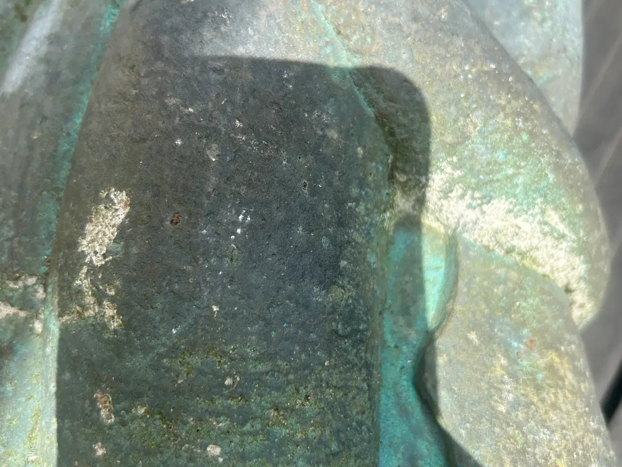 Billede 13 - Skulptur i sten 24 cm høj med grøn patinering