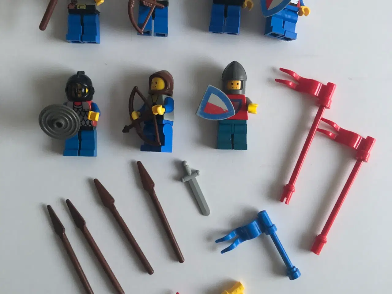 Billede 2 - LEGO 7 Castle mænd våben skjold flag