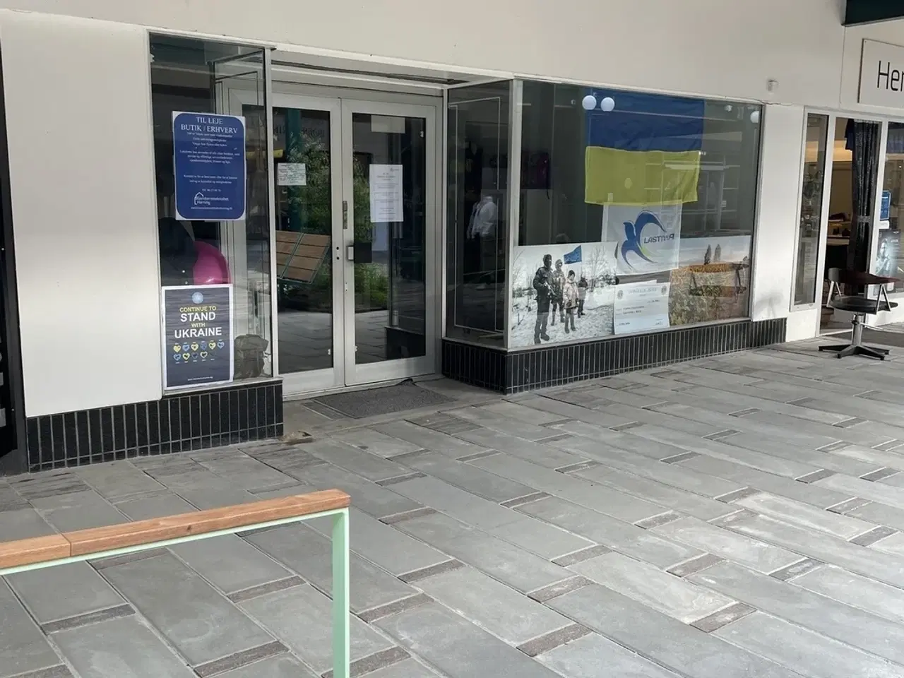 Billede 1 - Butik med stor facade mod strøget i Ikast