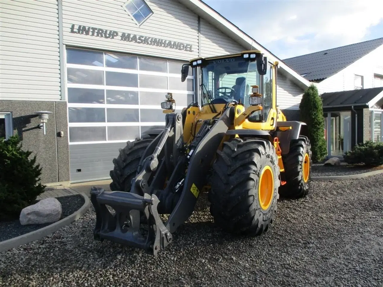 Billede 13 - Volvo L 70 H H2 BEMÆRK MED GARANTI FRA VOLVO FREM TIL DEN 18.6.2026. AGRICULTURE DK-maskine med lang arm, Co-Pilot & med 750mm Michelin MEGA X BIB hjul.