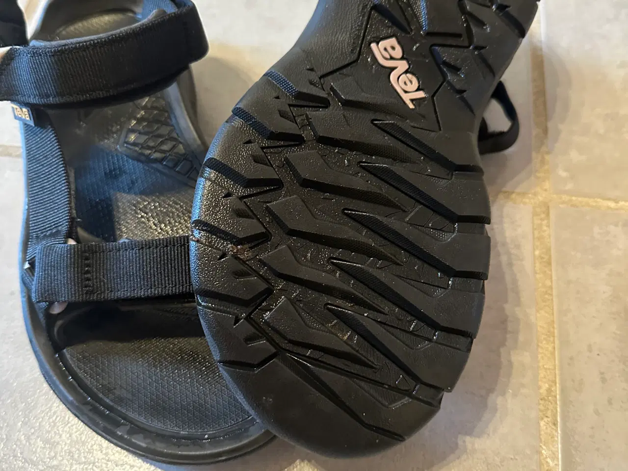 Billede 2 - Teva vandresandal - model hurricane 