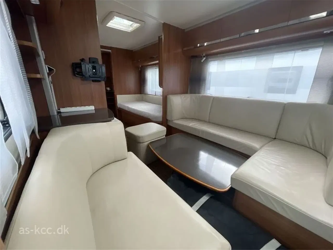 Billede 4 - 2014 - Adria Adora 613 HT   Adria adora 613 HT årg. 2014 Incl. Isabella Nordic 3 m fortelt med Mega stænger. Tæpper i vognen 4 sovepladser 6 siddepladser, gasalarm.