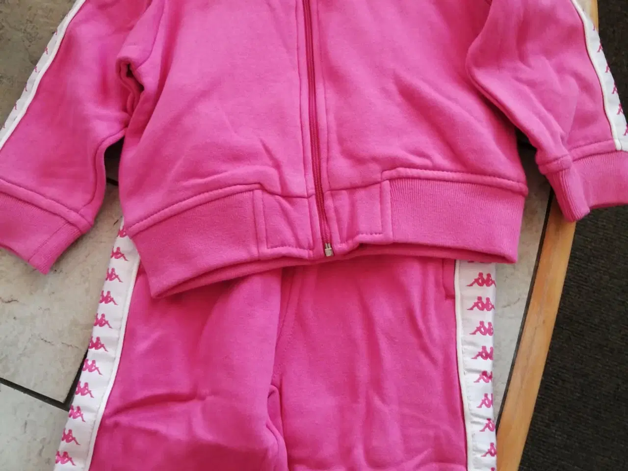 Billede 2 - kjole og joggingsæt