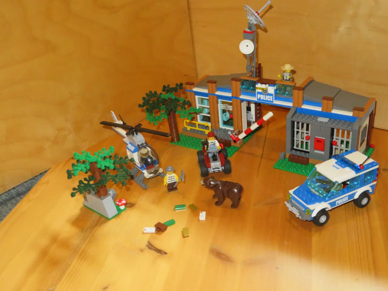 Billede 2 - Lego City, LEGO nummer 4440, Forest Police Station