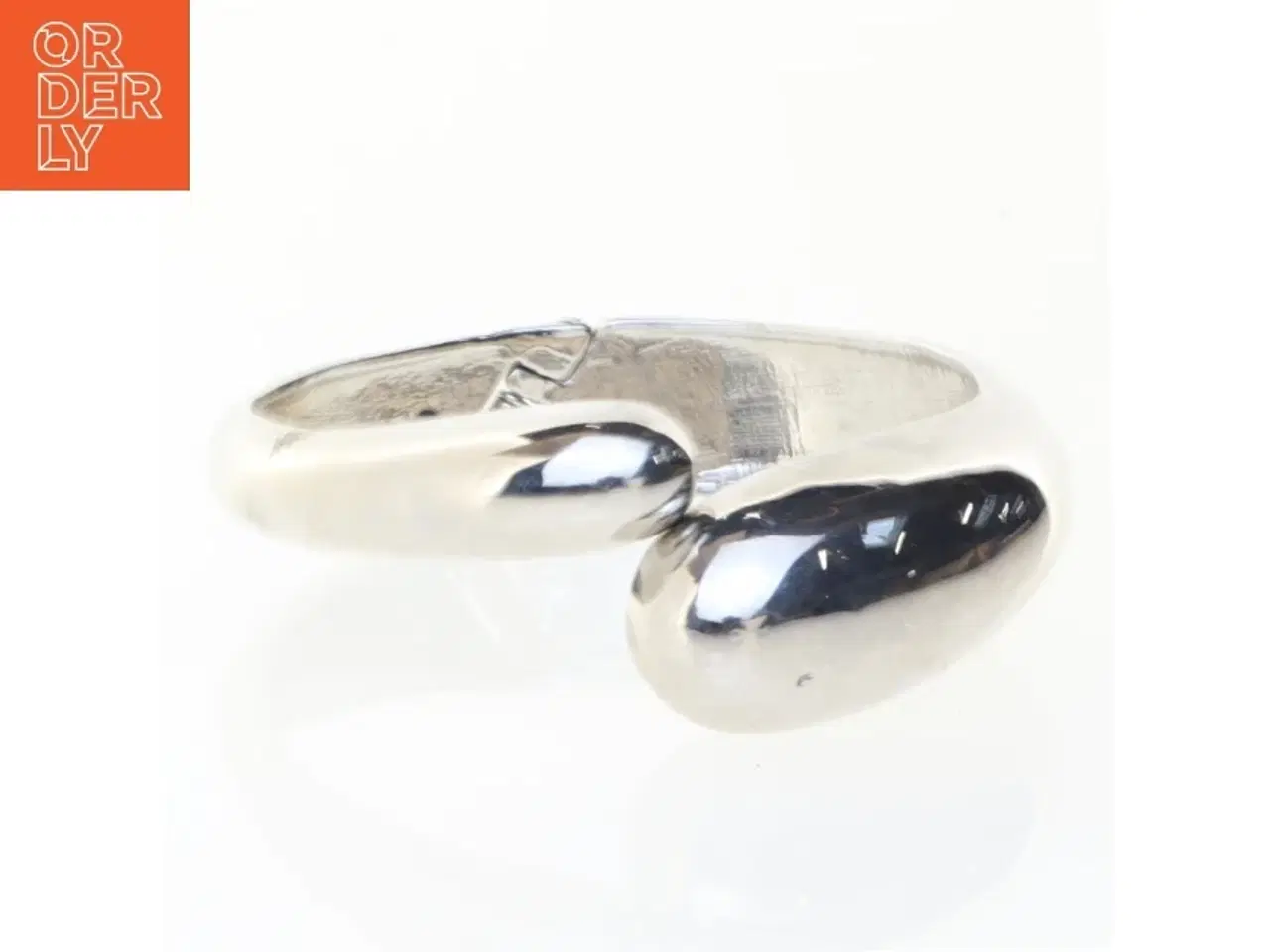 Billede 2 - Sølvfarvet armbånd (str. Ø 6 cm)