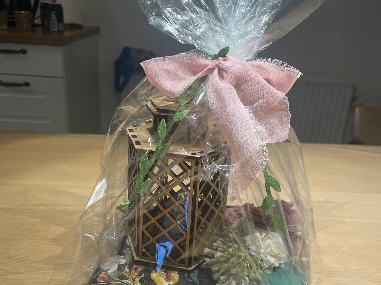 Billede 3 - Flot håndlavet egetræs lanterne.