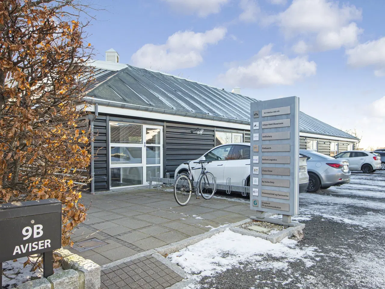 Billede 20 - Yderst indbydende kontor/showroom med højt til loftet samt fantastisk lysindfald som også indeholder mødelokale eller et lille kontor - Ring for mere info👍🏼